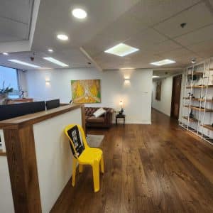 מציאה נדירה! משרדים למכירה 700 מ"ר במגדל בלב מתחם הבורסה ר"ג