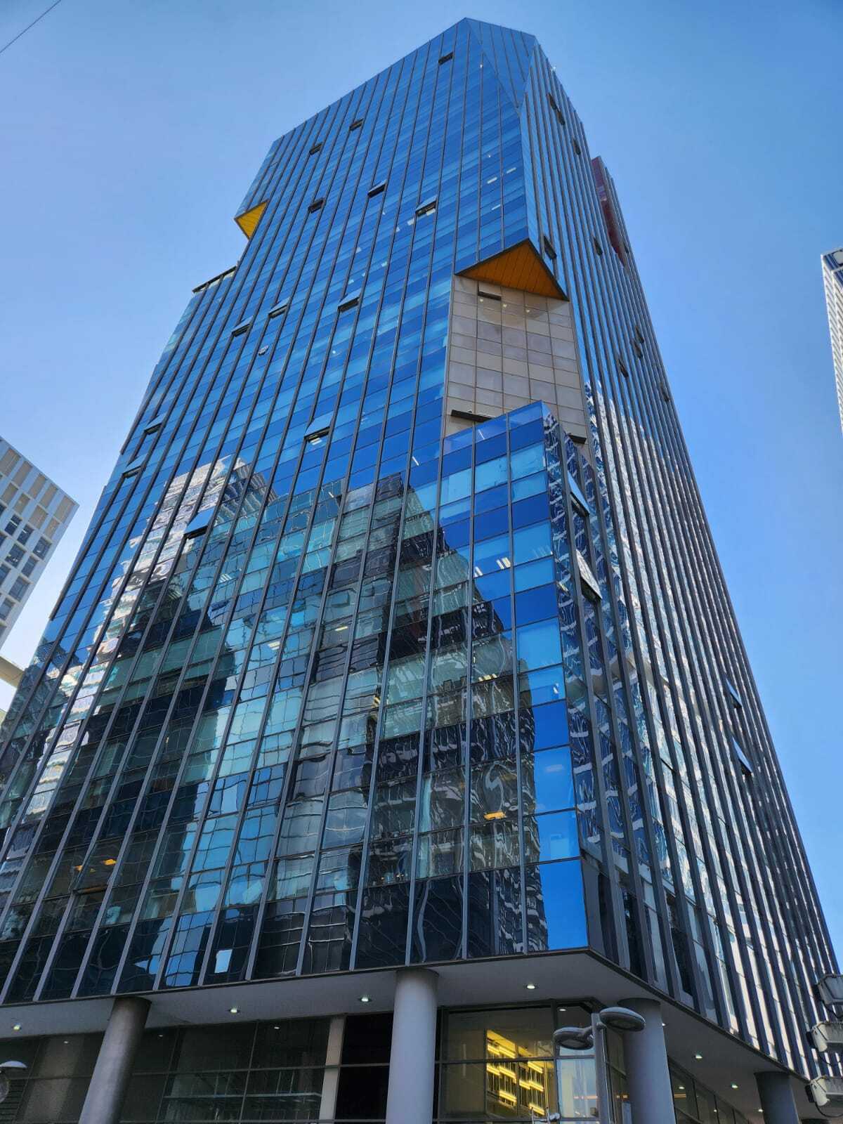 מגדל וי טאוור/ V-TOWER
