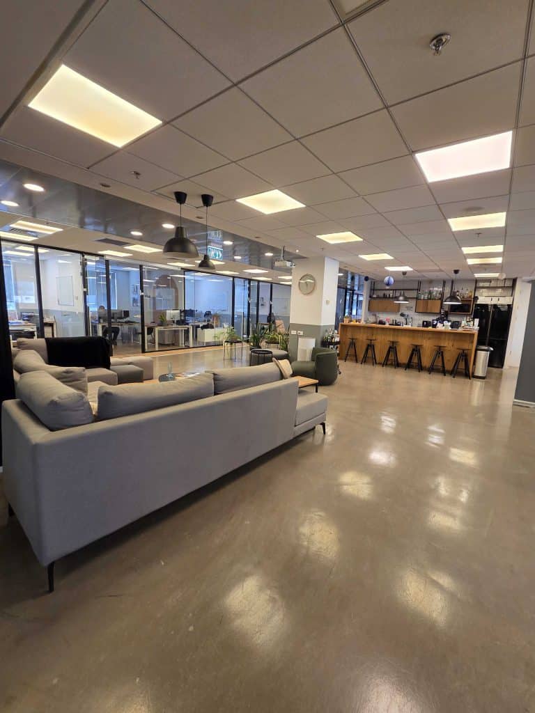 להשכרה משרדים במתחם מגדלי אלון בשטח 1000 מר מרוהטים