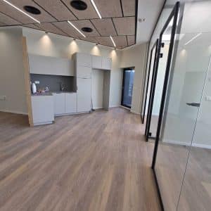 משרדים להשכרה במגדל אייקון בבורסה 184 מ"ר מפוארים כולל מרפסת.