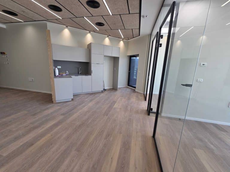 משרדים להשכרה עם מרפסת