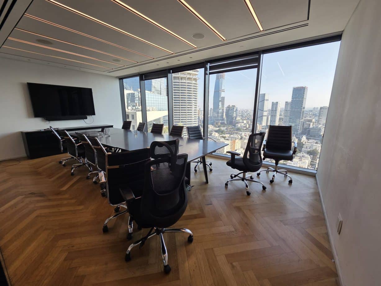 חדר ישיבות במגדלי הארבעה תל אביב 500 מ"ר שולחן ישיבות ונוף לים