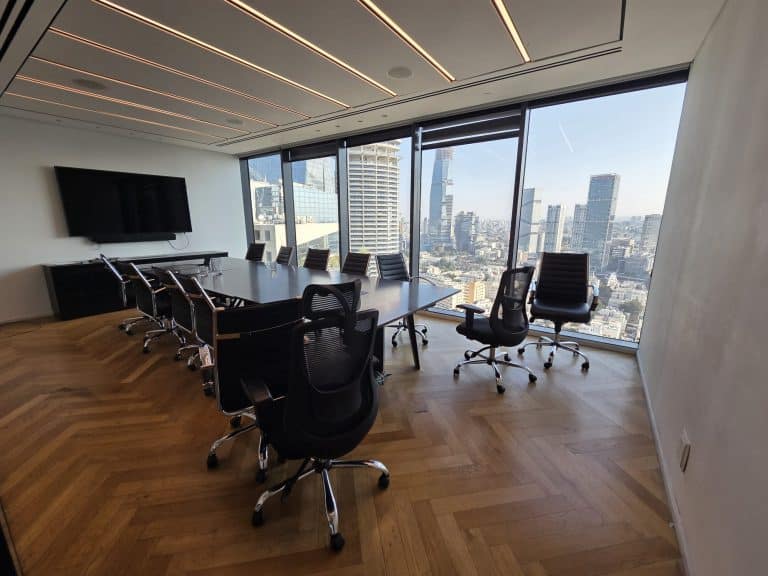 חדר ישיבות במגדלי הארבעה תל אביב 500 מ"ר שולחן ישיבות ונוף לים