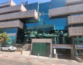 בניין משרדים וייצוגי מודרני ממוקם מדהים במתחם מגדלי אקרו וסקיי