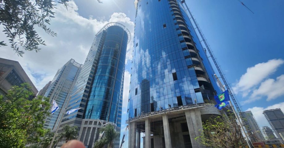 מגדל אייקון רחוב דרך מנחם בגין 13 רמת גן