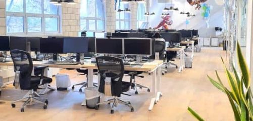 להשכרה בהרצליה פיתוח בניין עצמאי 2000 מ"ר עם מרפסות וגג
