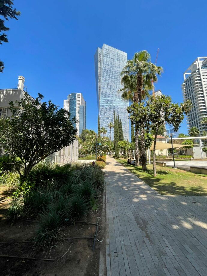 להשכרה בניין עצמאי בן 2 קומות במתחם הטמפלרים שרונה